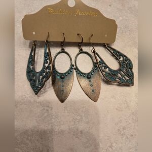 2 pair of pretty turquoise and brown/gold earrings. Never worn.